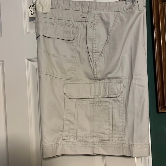 Red head  NEW size 52 cargo shorts - Picture 1 of 1